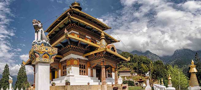 Tempel under clean vlue sky