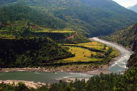 river flowing valley of mountain