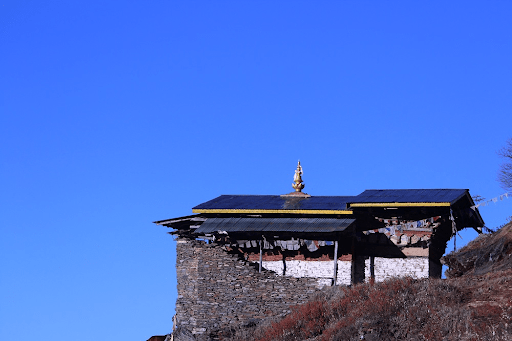 Tempel on top of mountain with clean BLUE SKY