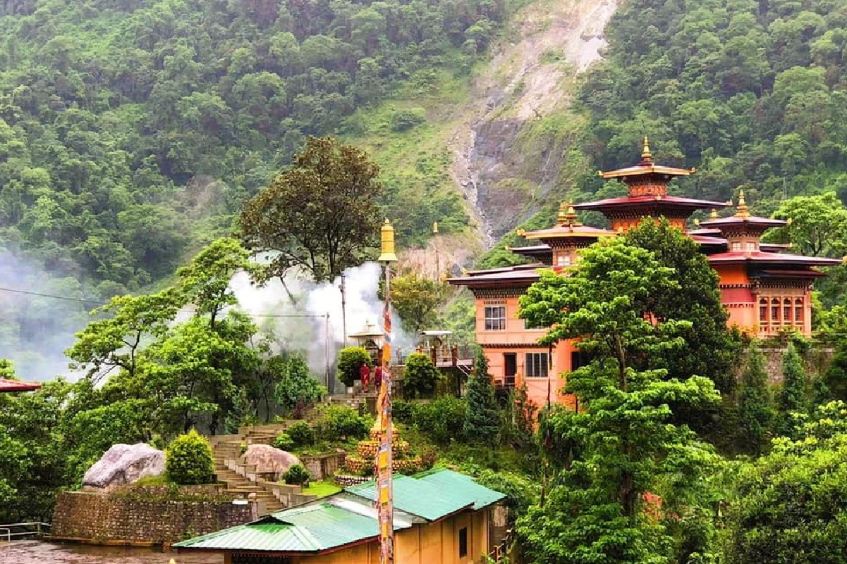 A Peaceful Retreat into Bhutan’s Soul images-02